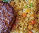 カレーピラフ デミハンバーグ
